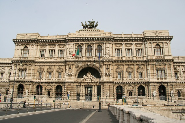 Corte di Cassazione, SSUU, sentenza n. 19427/2021, ammesso il ricorso per decreto ingiuntivo per il recupero degli onorari dell'avvocato